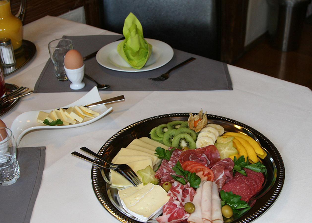 Hotel Garni Frohsinn Uttwil エクステリア 写真
